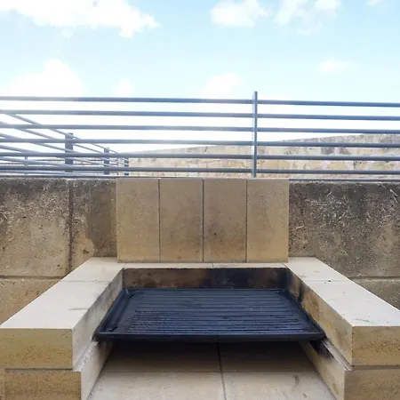 Harbour Views Duplex Maisonette With Jacuzzi Hot Tub Semesterbostad Mgarr