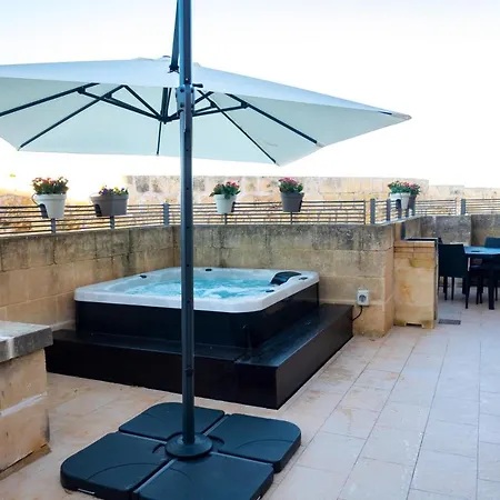 Harbour Views Duplex Maisonette With Jacuzzi Hot Tub Semesterbostad *