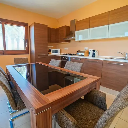 Harbour Views Duplex Maisonette With Jacuzzi Hot Tub *