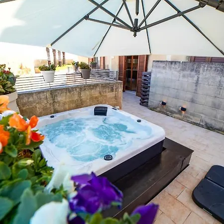 Semesterbostad Harbour Views Duplex Maisonette With Jacuzzi Hot Tub *