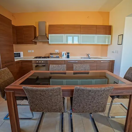 Harbour Views Duplex Maisonette With Jacuzzi Hot Tub Holiday home