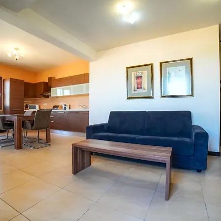 Harbour Views Duplex Maisonette With Jacuzzi Hot Tub Mgarr