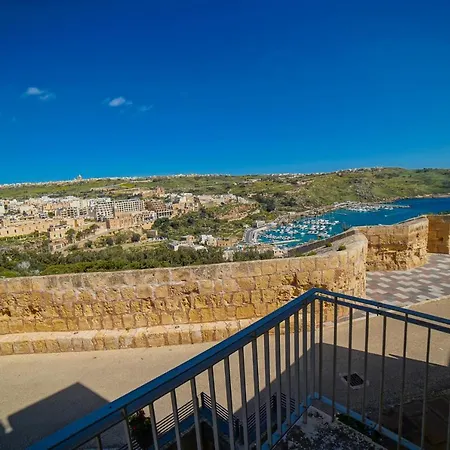 Harbour Views Duplex Maisonette With Jacuzzi Hot Tub Holiday home Mgarr