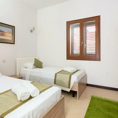 Harbour Views Duplex Maisonette With Jacuzzi Hot Tub Holiday home Mgarr