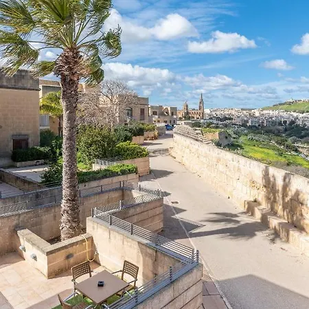 Harbour Views Duplex Maisonette With Jacuzzi Hot Tub Holiday home Mgarr