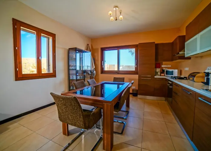 Harbour Views Duplex Maisonette With Jacuzzi Hot Tub