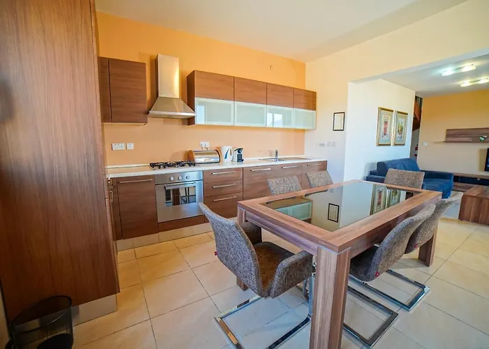 Сasa de vacaciones Harbour Views Duplex Maisonette With Jacuzzi Hot Tub Mgarr