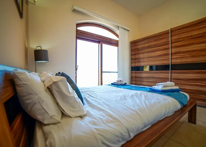 Harbour Views Duplex Maisonette With Jacuzzi Hot Tub Сasa de vacaciones Mgarr