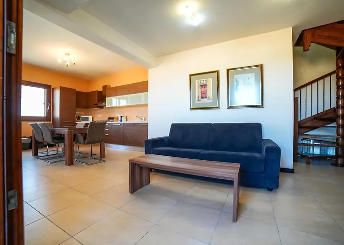 Harbour Views Duplex Maisonette With Jacuzzi Hot Tub Mgarr