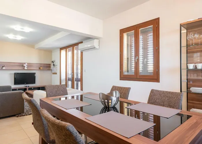 Harbour Views Duplex Maisonette With Jacuzzi Hot Tub * Mgarr