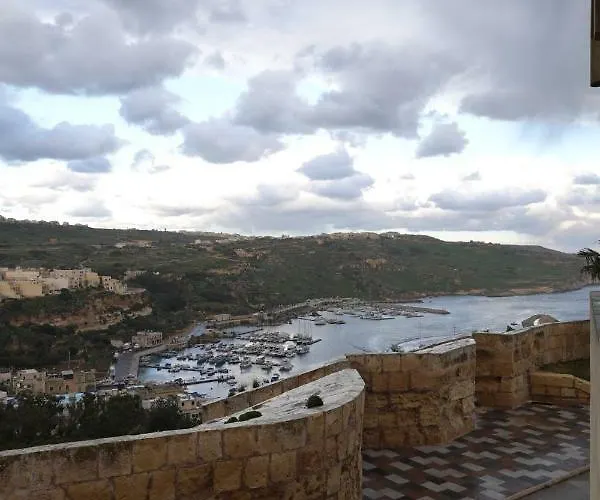 Harbour Views Duplex Maisonette With Jacuzzi Hot Tub