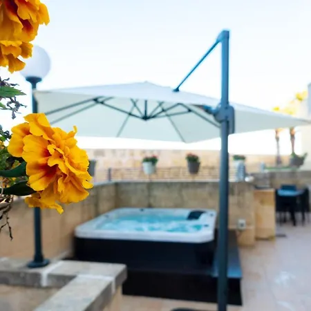 Harbour Views Duplex Maisonette With Jacuzzi Hot Tub Casa de Férias
