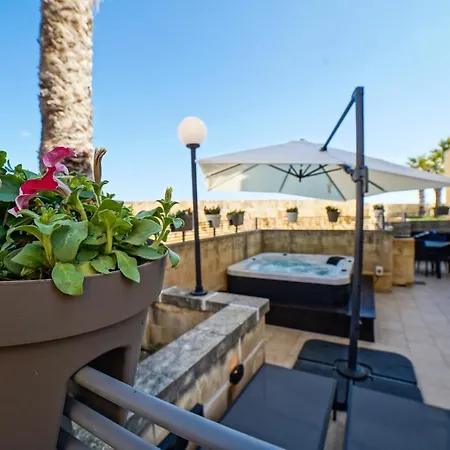 Harbour Views Duplex Maisonette With Jacuzzi Hot Tub * Mġarr