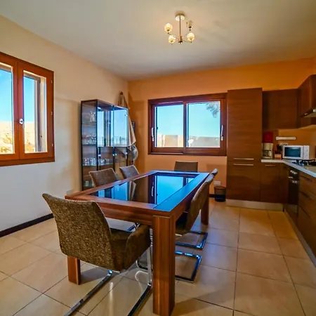 Harbour Views Duplex Maisonette With Jacuzzi Hot Tub