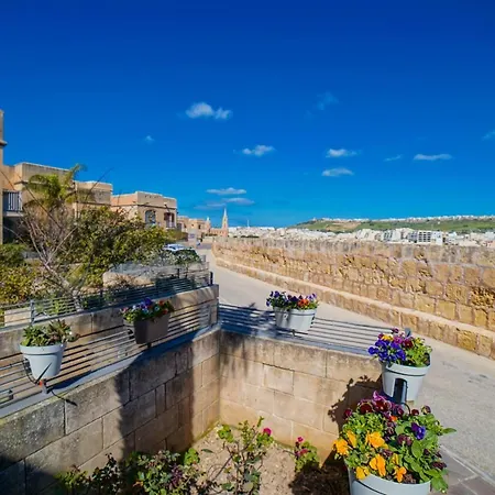 Harbour Views Duplex Maisonette With Jacuzzi Hot Tub * Mġarr