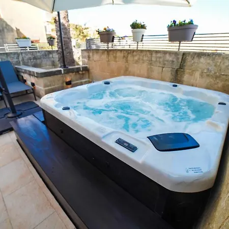 Harbour Views Duplex Maisonette With Jacuzzi Hot Tub *