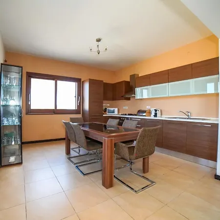 Harbour Views Duplex Maisonette With Jacuzzi Hot Tub * Mġarr