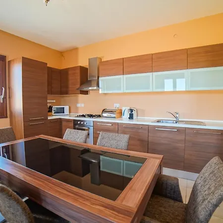 別荘 Harbour Views Duplex Maisonette With Jacuzzi Hot Tub Mġarr