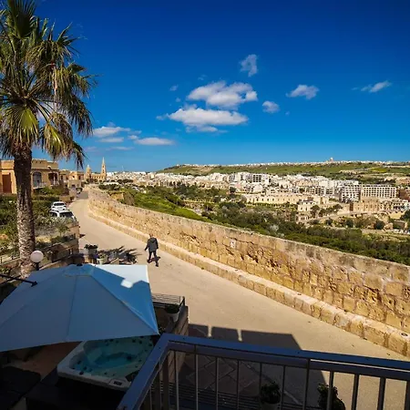 Harbour Views Duplex Maisonette With Jacuzzi Hot Tub * Mġarr