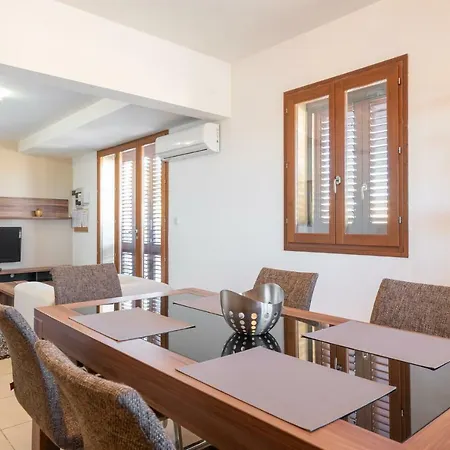 Harbour Views Duplex Maisonette With Jacuzzi Hot Tub * Mġarr
