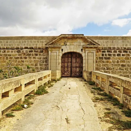 Harbour Views Duplex Maisonette With Jacuzzi Hot Tub 別荘 Mġarr