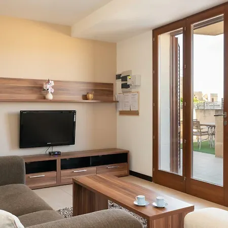 別荘 Harbour Views Duplex Maisonette With Jacuzzi Hot Tub Mġarr