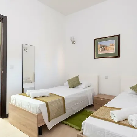 Harbour Views Duplex Maisonette With Jacuzzi Hot Tub * Mġarr