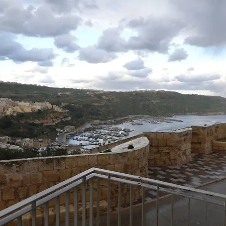別荘 Harbour Views Duplex Maisonette With Jacuzzi Hot Tub *