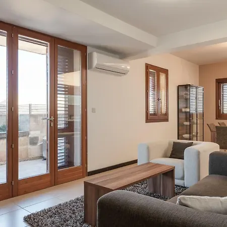 Harbour Views Duplex Maisonette With Jacuzzi Hot Tub Mgarr