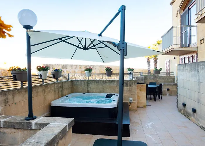 Harbour Views Duplex Maisonette With Jacuzzi Hot Tub