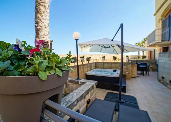 Harbour Views Duplex Maisonette With Jacuzzi Hot Tub * Mgarr