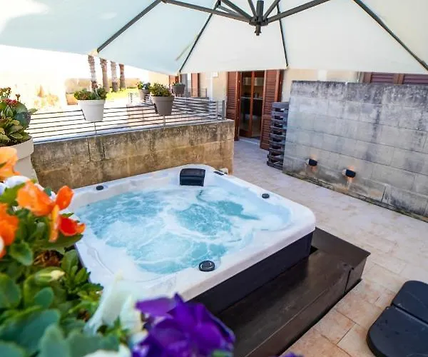 Дом отдыха Harbour Views Duplex Maisonette With Jacuzzi Hot Tub *