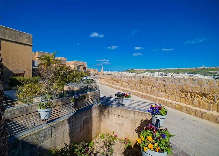 Harbour Views Duplex Maisonette With Jacuzzi Hot Tub * Mgarr