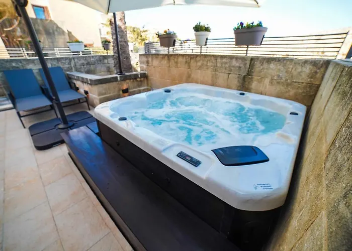 Harbour Views Duplex Maisonette With Jacuzzi Hot Tub *