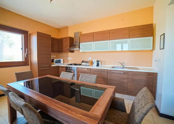 Casa de Férias Harbour Views Duplex Maisonette With Jacuzzi Hot Tub Mgarr