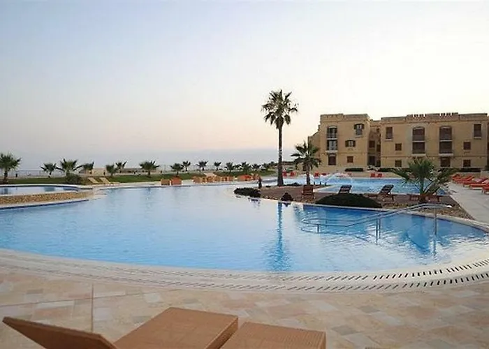 Дом отдыха Harbour Views Duplex Maisonette With Jacuzzi Hot Tub Mgarr