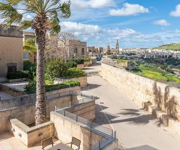 Harbour Views Duplex Maisonette With Jacuzzi Hot Tub Casa de Férias Mgarr