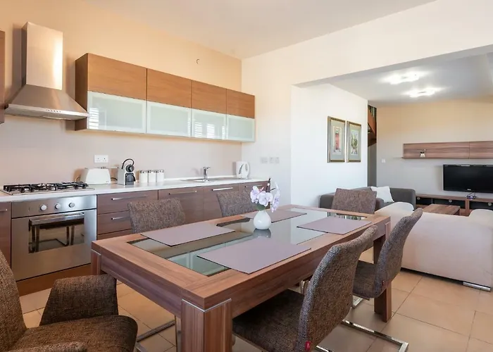 Harbour Views Duplex Maisonette With Jacuzzi Hot Tub * Mgarr